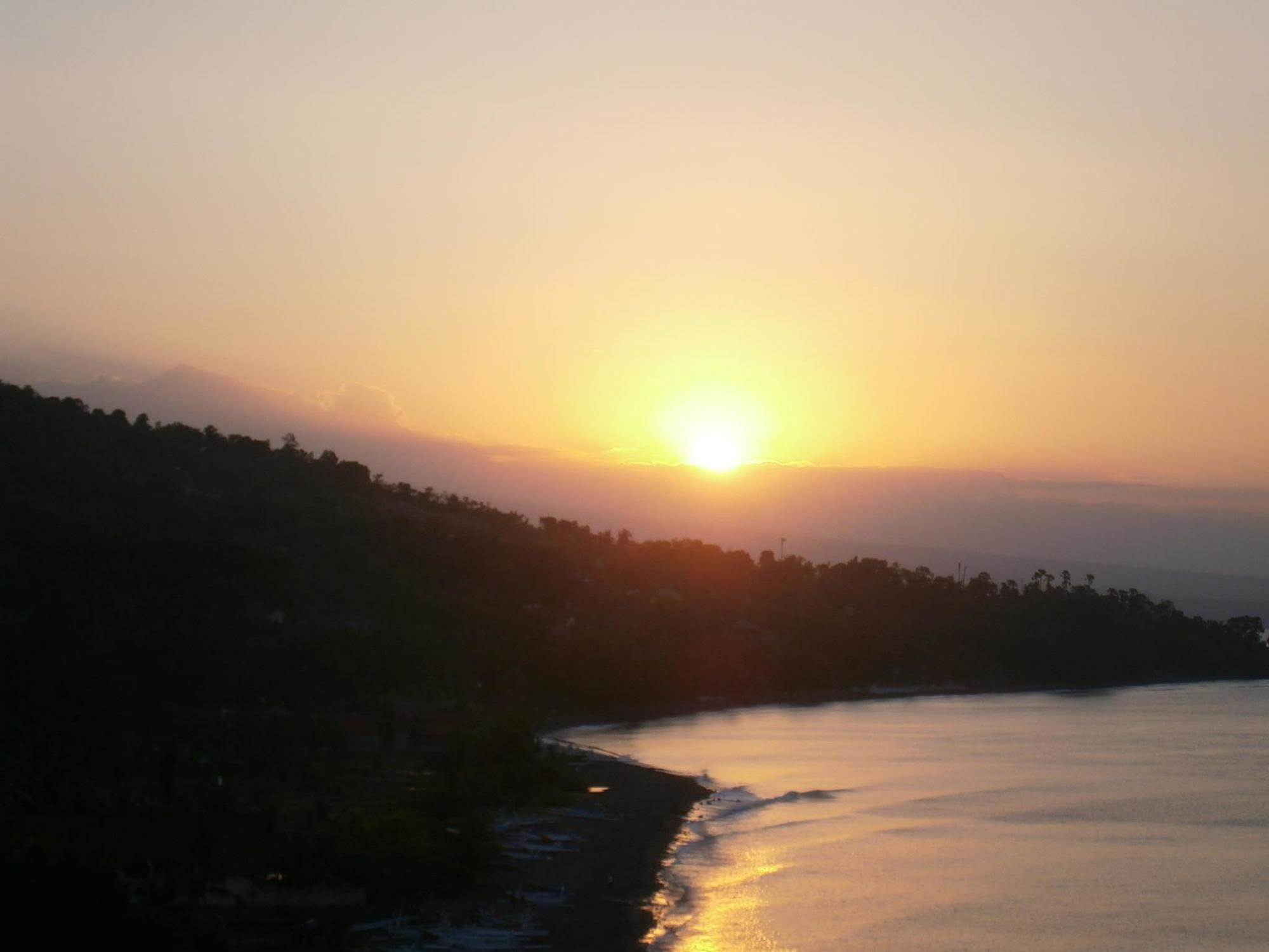 Waenis Sunset View Hotel And Restaurant, Amed, Bali Exterior photo