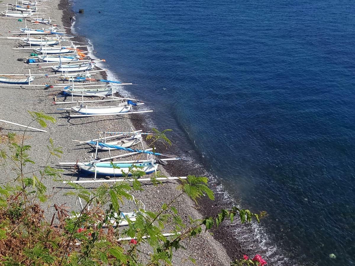 Waenis Sunset View Hotel And Restaurant, Amed, Bali Exterior photo