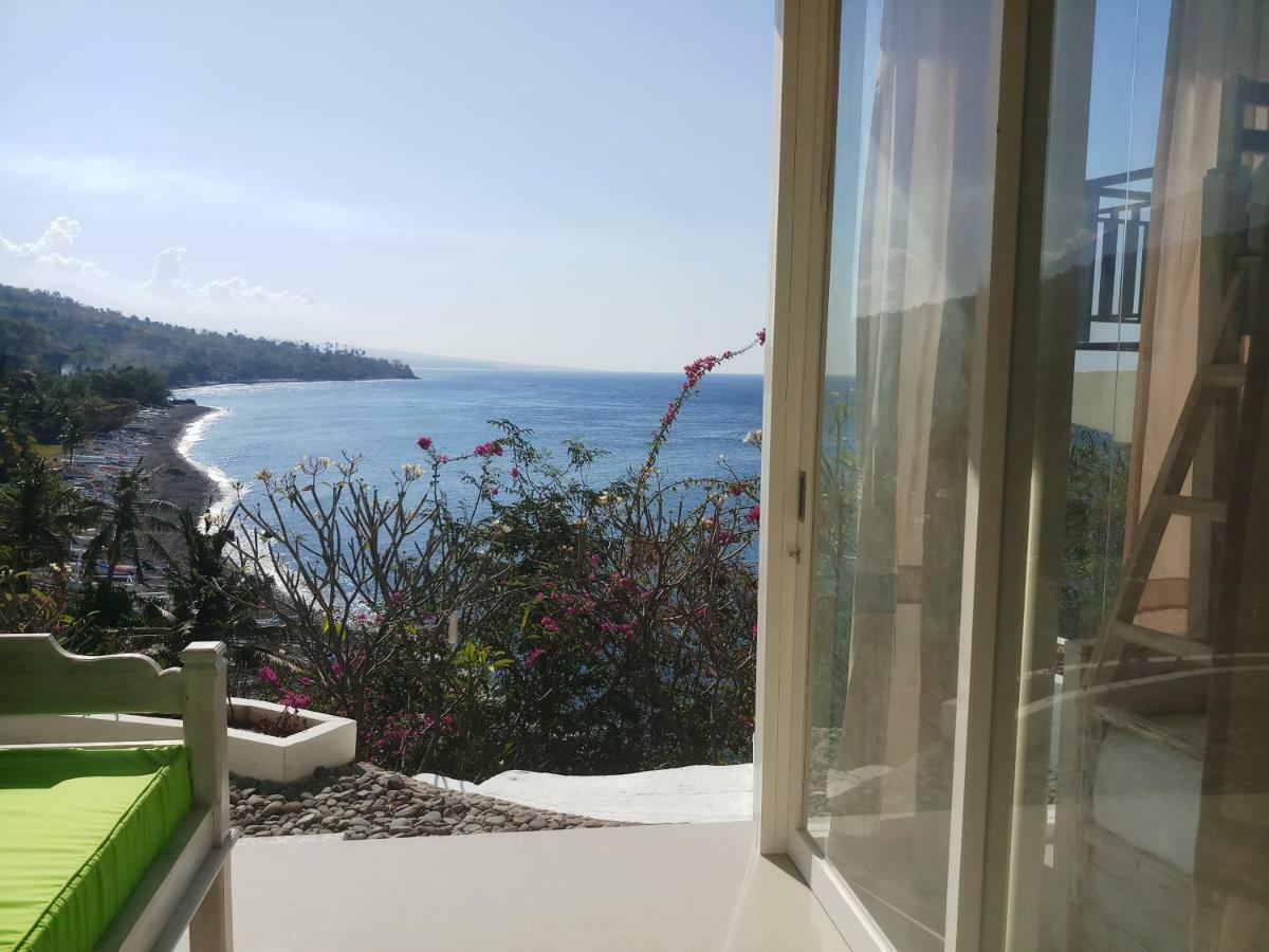 Waenis Sunset View Hotel And Restaurant, Amed, Bali Exterior photo